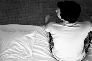 's nachts wakker liggen